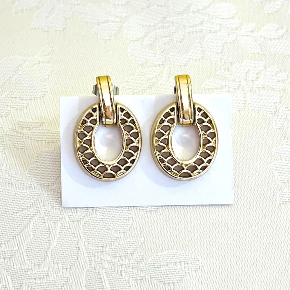 Vtg Classic Doorknocker Earrings Retro Scale Filigree Cut-Out Gold Tone